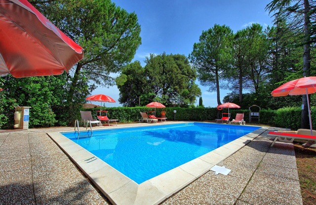 Beautiful apartment with pool, WIFI, veranda, panoramic view and parking, close to San Gimignano