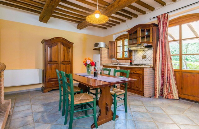 Beautiful apartment for 6 people with WIFI, A/C, pool, TV, patio and parking