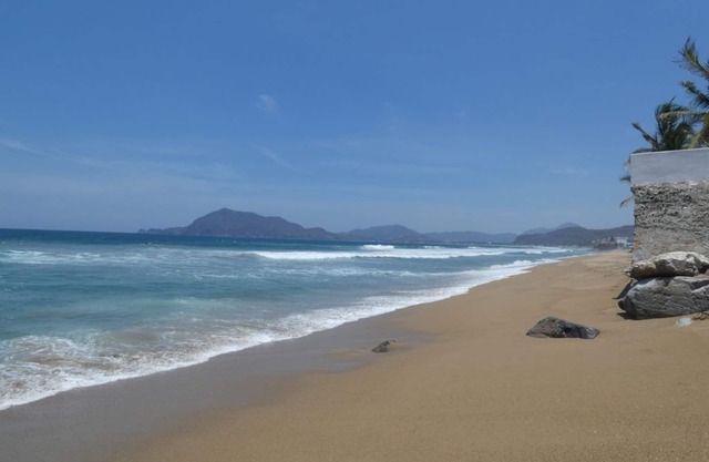 Beautiful apartment available for rent per month 5 minute walk to the beach