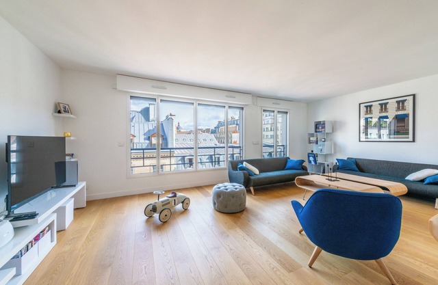 Beautiful apartment near the Champs Elysées 95 m2