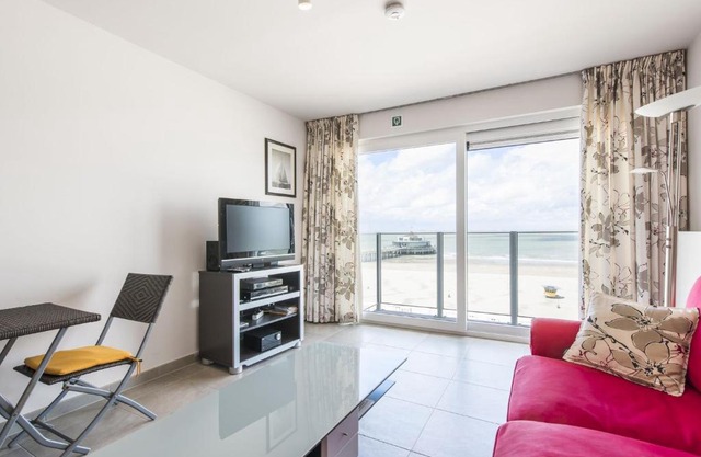 Beautiful apartment on the sea wall
