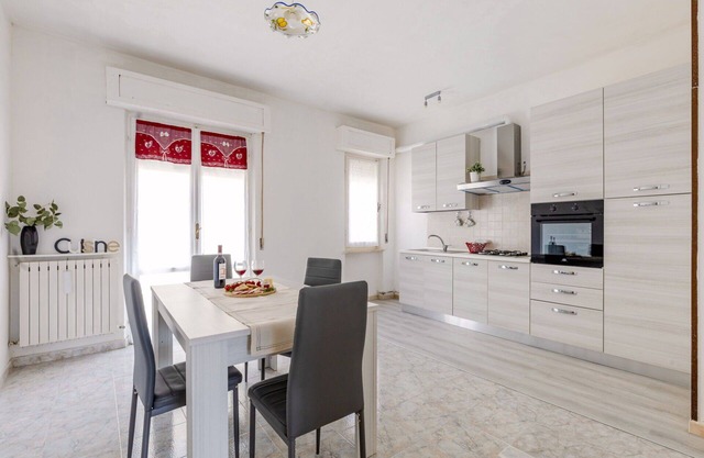 Beautiful apartment with WIFI, TV, terrace, panoramic view and parking, close to Porto Recanati
