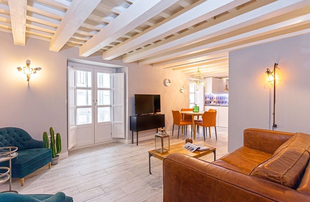Beautiful apartment with balcony in city center. Plaza España II
