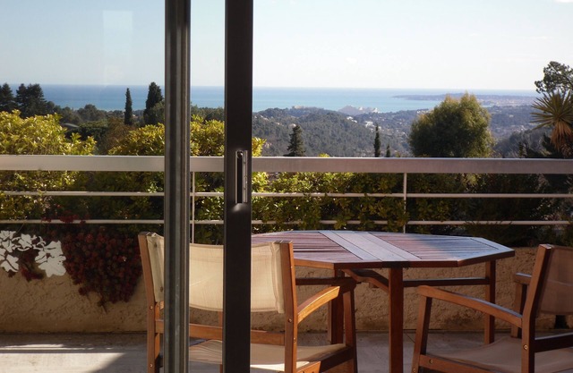 Beautiful apartment with stunning sea views, enormous terrace and communal pool