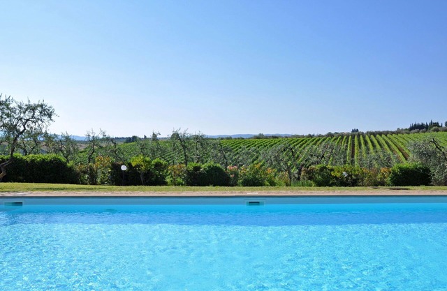 Beautiful apartment with WIFI, pool, A/C, panoramic view and parking, close to Greve In Chianti