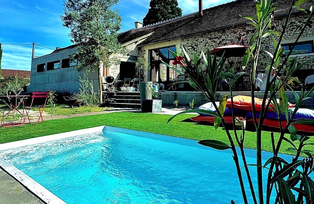 Beautiful architect-designed house with swimming pool, a blend of classic and modern
