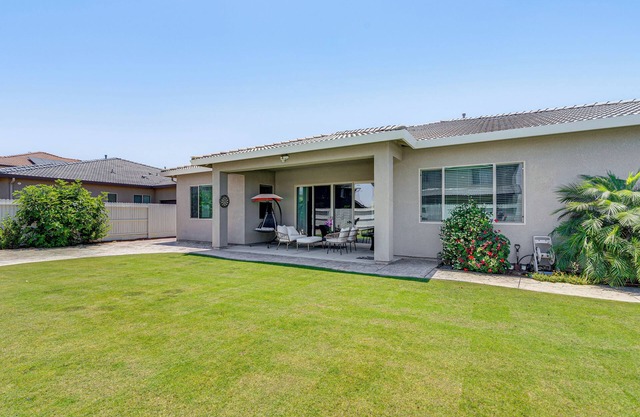 Beautiful Bakersfield Home ~ 8 Mi to Downtown!