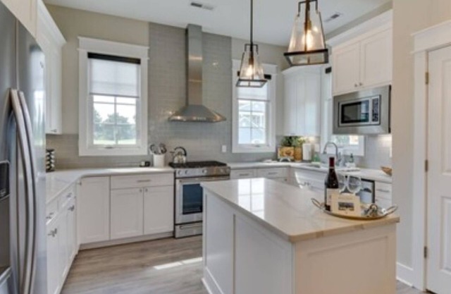 Beautiful Bay Creek home in Bayside Community, 3 minute walk to the beach!