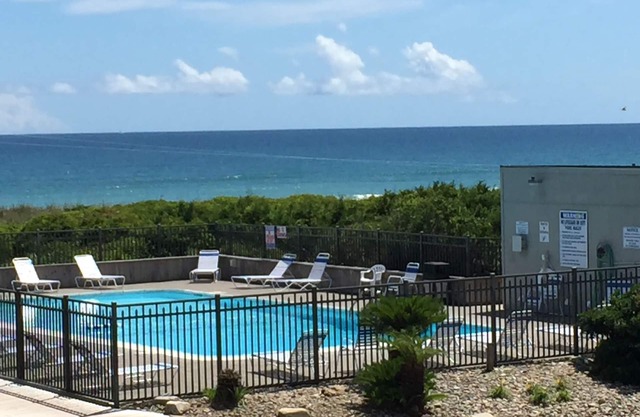 Beautiful Beach Condo with ocean view and 2 Pools!