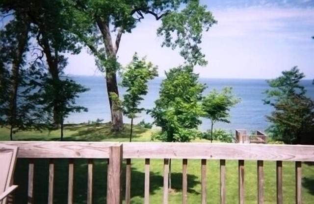 Beautiful Beach Front Luxury Home on Lake Michigan, Private Beach, Pool, Hot Tub