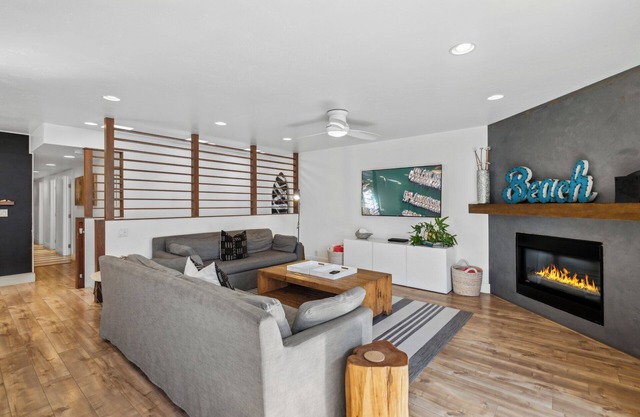 Beautiful beach house 1 house from the sand, AC, Parking, Bikes, and Beach Gear!