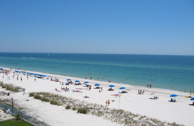 Beautiful Beachfront Condo Great Value FREE WIFI Heated Pools