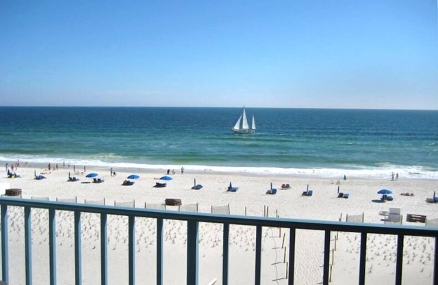 Beautiful Beachfront Best Value on Beach Pools~FREE WIFII