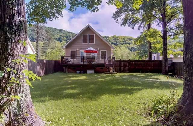 Beautiful BelleHouse - Creekside in the Catskills
