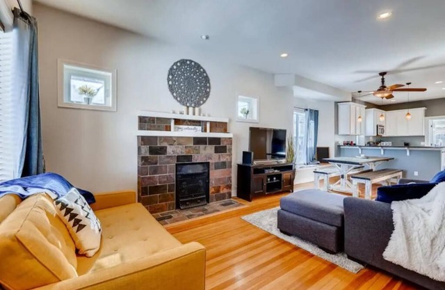 Beautiful, BIG, Bungalow! Near DT! All the Extras!