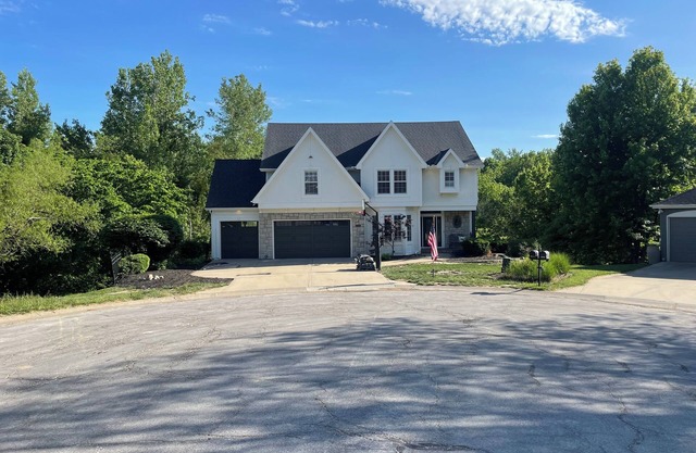 Beautiful & BIG Home with room to play!
