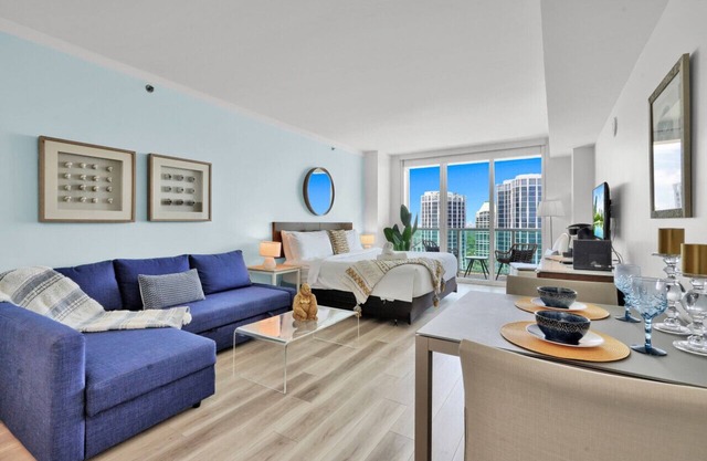 Beautiful Blue & Gold Studio with Ocean View