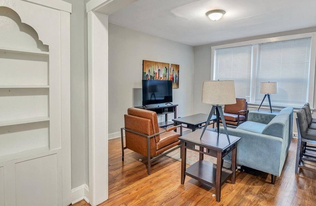 Beautiful, Brand New Tower Grove Unit! 1n