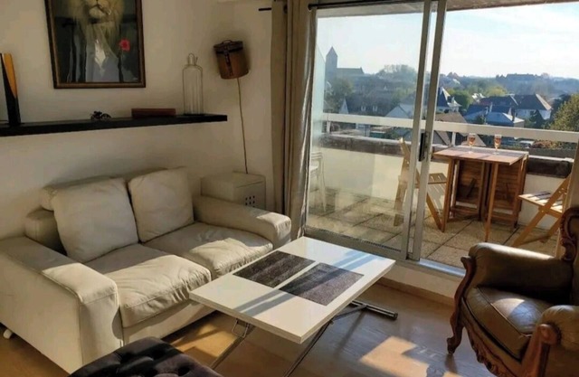 Beautiful bright apartment close to the sea