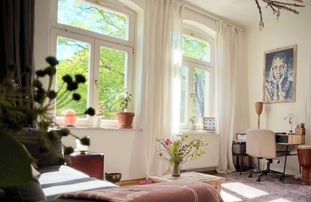 Beautiful Bright Apartment in Blasewitz Right by the Park and Close to the Elbe