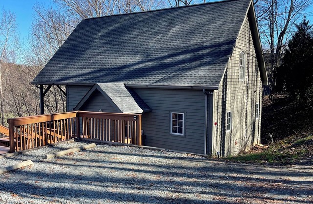 Beautiful cabin close to downtown Boone