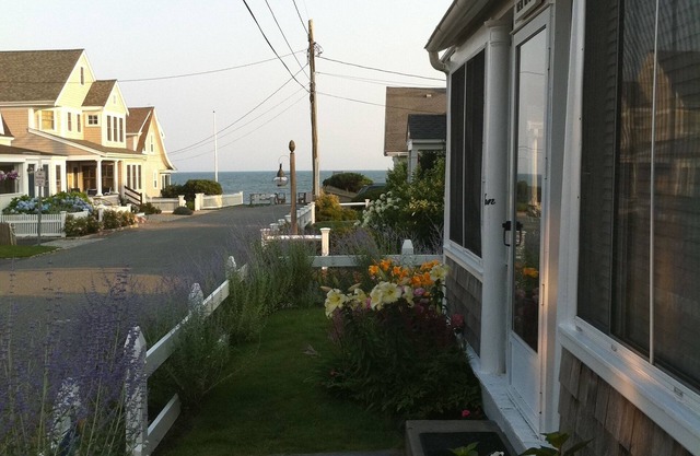 Beautiful Cape Cod Cottage Steps from Nantucket Sound and Sandy Private Beach