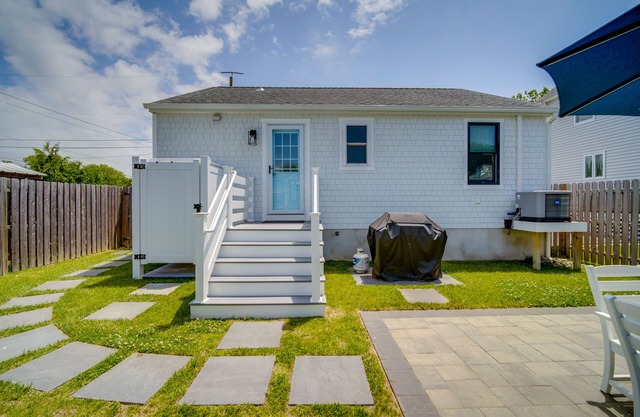 Beautiful Cape May Cottage: Walk to Beach & Mall!