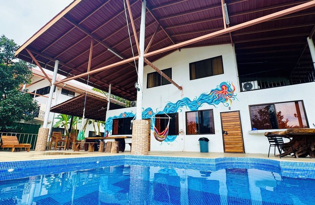Beautiful Carillo poolside condo w/AC! Location+