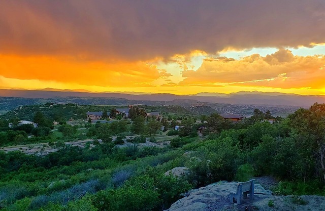 BEAUTIFUL CASTLE ROCK HOME WITH BREATHTAKING MOUNTAIN VIEWS !