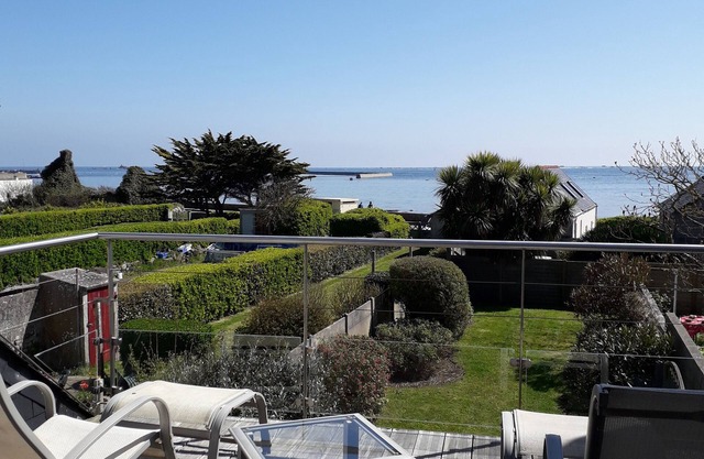 Beautiful character house in Kérity with garden and superb sea view from upstairs
