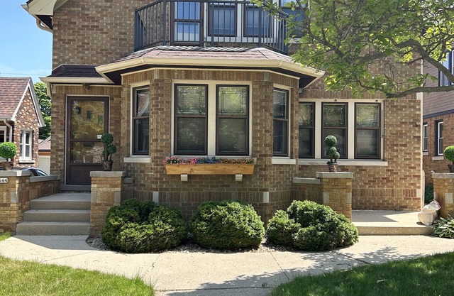 Beautiful, Charming Wauwatosa Lower