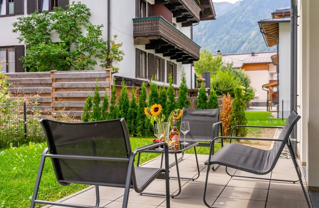 Beautiful city centre flat with private garden