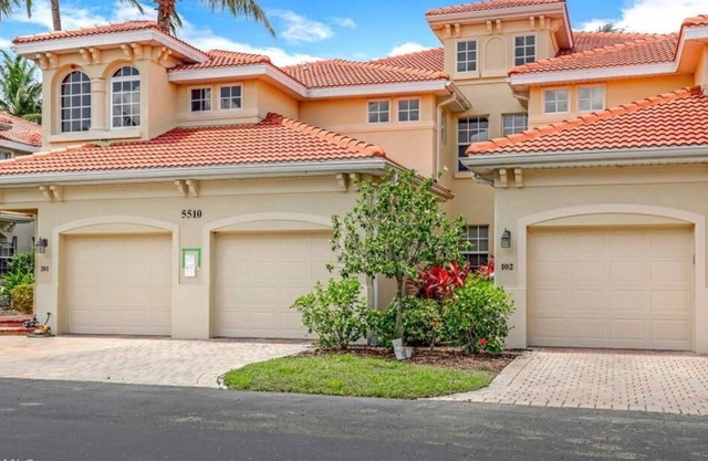 Beautiful Coach Home at Cape Harbour - A Yachting Community