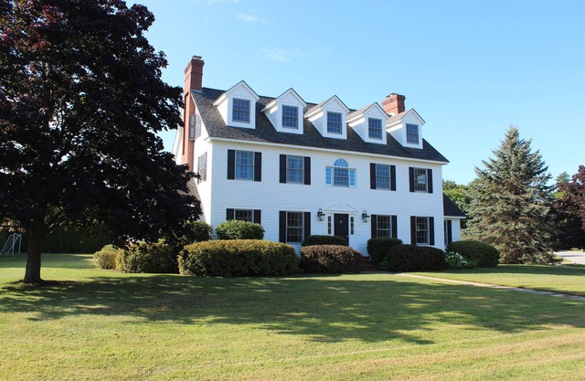 Beautiful Colonial with views of Lake Champlain,8 miles from downtown Burlington