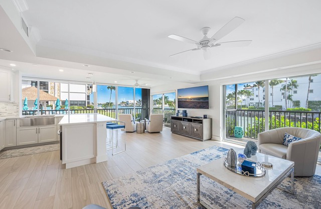 Beautiful condo 2bed/2bath million-dollar view, totally update, private entrance