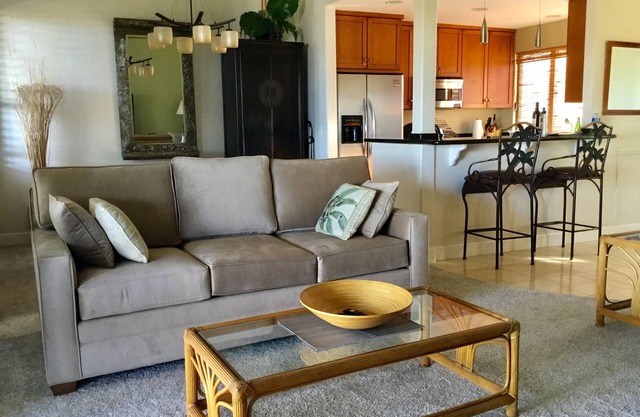 Beautiful Condo -Beachfront Complex 3-4 min easy walk to beach. Grt Ocean views