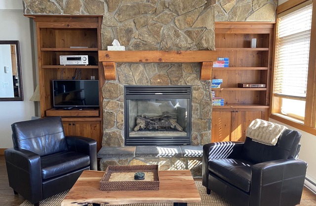 Beautiful condo close to ski lift and village