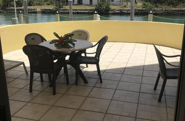 Beautiful Condo in the sunny Bahamas with awesome vistas.
