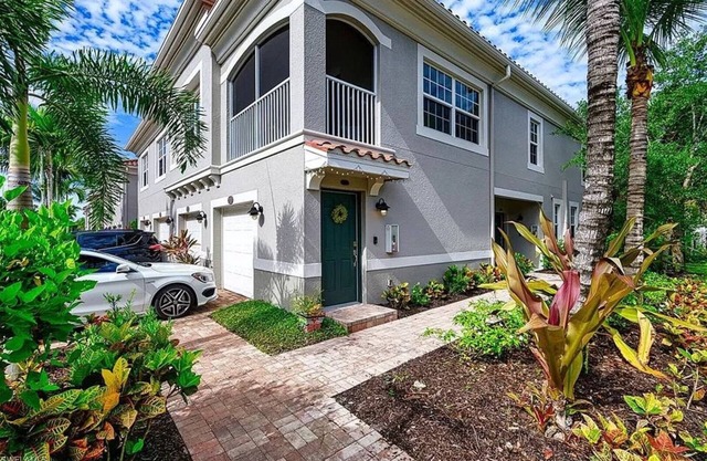 Beautiful Condo located minutes away from SW FL beaches!