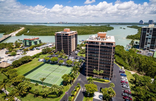 Beautiful condo with amazing views only steps to the beach!