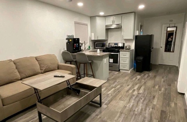Beautiful & Cozy 1bd 1bath apt