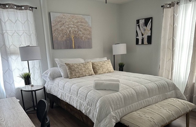 Beautiful Cozy 2-Bedroom Apartment 10 minutes from Kickapoo Lucky Eagle Casino!