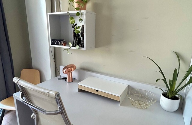 Beautiful Cozy studio in the heart of NeukolnnWith a balcony