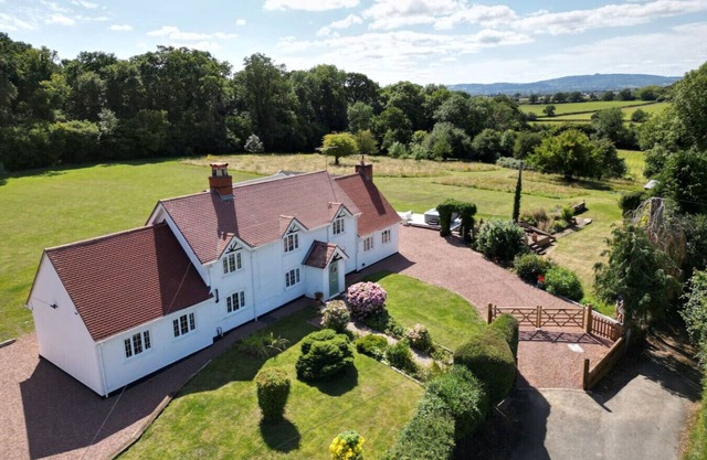 Beautiful Danford House & Lodge with Hot Tub