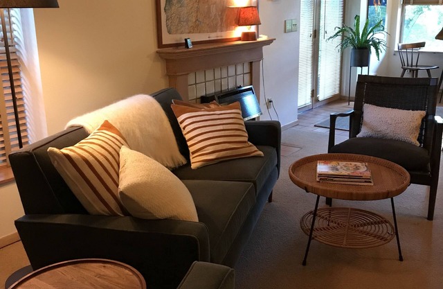 Beautiful Downtown Studio Perfect to Disconnect