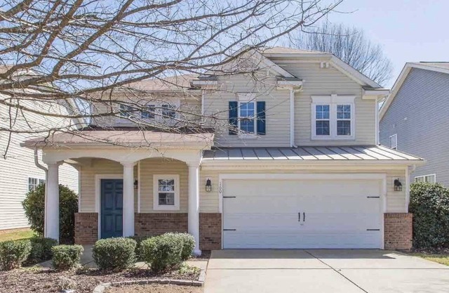 Beautiful Eagle Ridge Home in Raleigh w/fenced in yard, near golf course!
