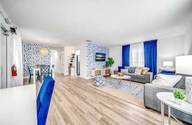Beautiful Family Friendly Condo – Palm Wave Stays
