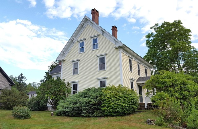 Beautiful Farmhouse located on a lake with breathtaking views of Acadia Park