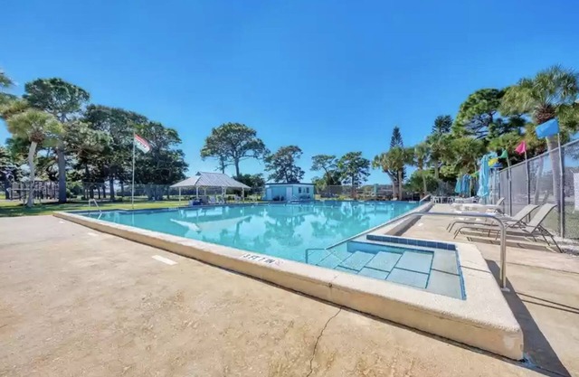 Beautiful Florida Home 3 Miles to Venice Beach