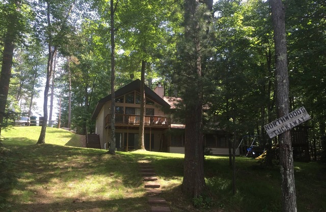 Beautiful Four Bedroom Lake Home In The Heart Of The Northwoods